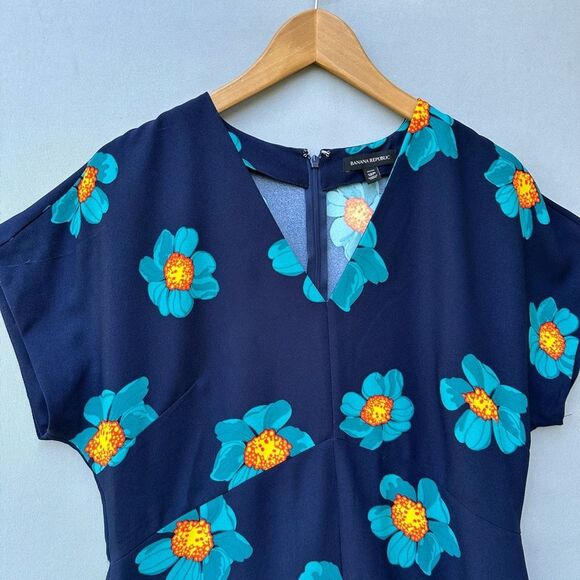 🎉5 for $45🎉 Banana Republic Dress Floral Print Size 12P - Picture 4 of 11